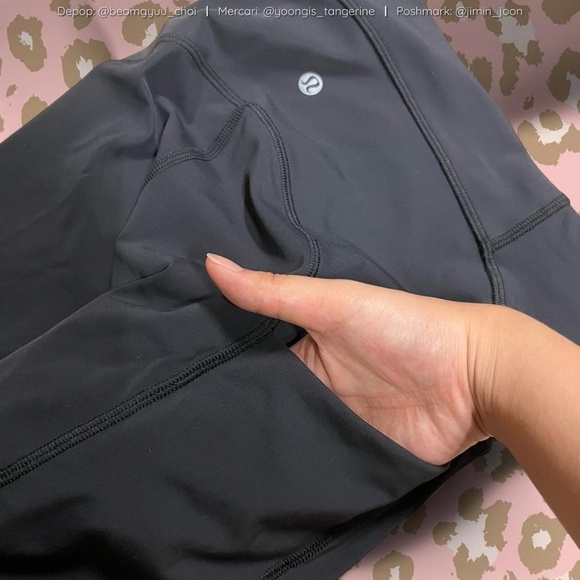 Black lululemon leggings with pockets - Picture 5 of 7